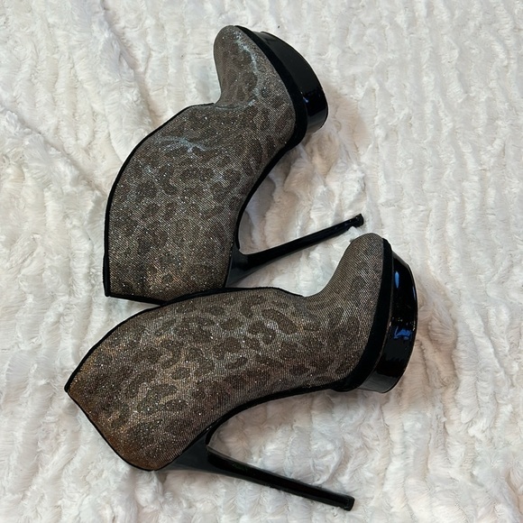 B BRIAN ATWOOD FORTOSA Silver Leopard Glitter Designer Platform Boots 7 - Picture 7 of 13
